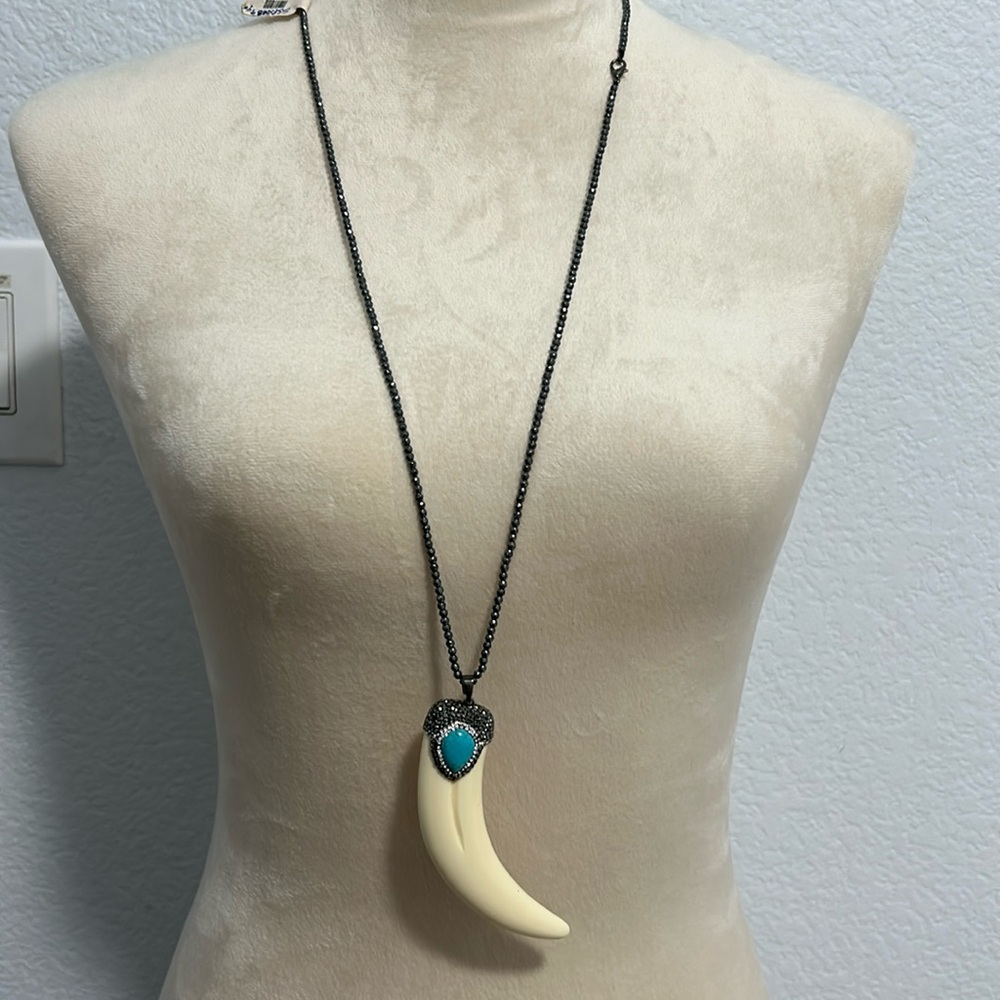 LUXENTER FASHION TIGER CLAW JADE NECKLACE 38”